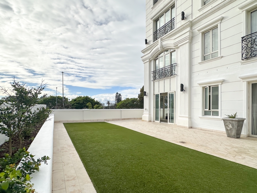 2 Bedroom Property for Sale in Sea Point Western Cape
